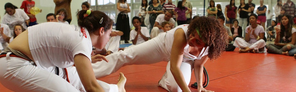 A capoeira interligando a vida das mulheres em todo o mundo
